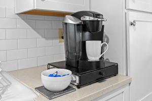 Stunning Cottage in Famous KY Garden -Sleeps 2