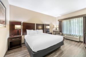 King Room - Disability Access room in Best Western Plus Eastgate Inn & Suites