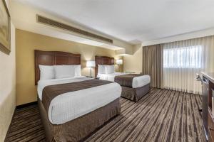 Two Double Beds with Bath Tub - Disability Access/Non-Smoking room in Best Western Plus Windsor Inn