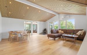 Gorgeous Home In Hadsund With Wifi