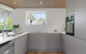 Gorgeous Home In Hadsund With Wifi