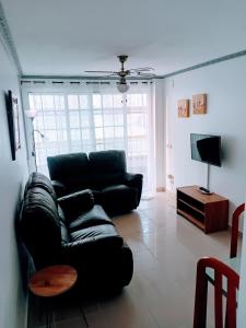 Apat sombrero A Cunit Beach