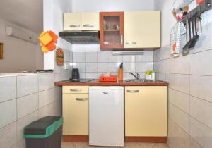 Charming Apartment in Slatine with Sea View – 45 m²