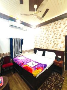 Hotel The Hanuman Ji Palace Near RamJanambhoomi Temple -Restaurant and Parking Facilities