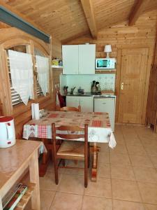 Appartements Chalet climatise avec kitchenette, acces piscine et spa, au sud d' Aix-en-Provence, for non smokers-non vapoteurs only : photos des chambres