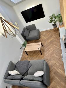 The garden house, separate entrance, free parking