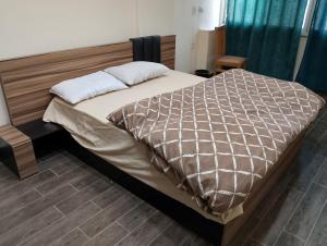 center of Cairo, Nile view, front of medical college