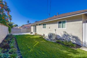 Beautiful Remodel 3 Bedroom 2 bathroom Home with Pool & Jacuzzi