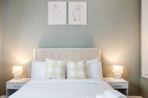 Modern 2 Bedroom House with Parking