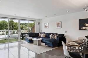 The Boathouse - Unique Riverside Living in Henley