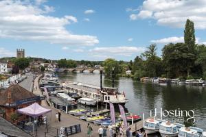 The Boathouse - Unique Riverside Living in Henley