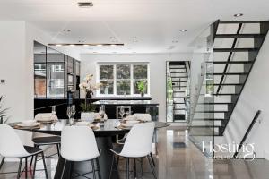 The Boathouse - Unique Riverside Living in Henley