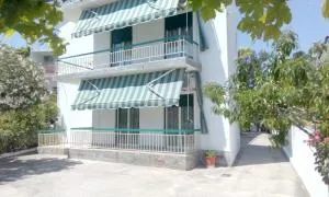 Haus Dusseldorf - بوتوس