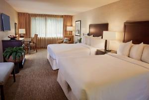 Queen Room with Two Queen Beds - Non-Smoking room in Silver Cloud Hotel - Bellevue