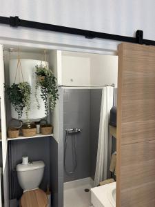 Studio lumineux à 120 M de la plage du centre ville