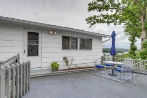 Walk to Norfork Lake Guest House in Henderson