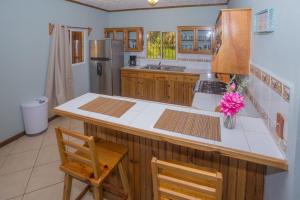 Roatan Ocean View - ground floor apts