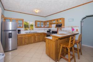 Roatan Ocean View - ground floor apts