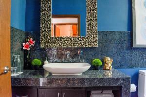 Casa Lulu Luxury 4 BR Villa mins to the Beach with Private Pool