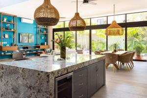 Casa Lulu Luxury 4 BR Villa mins to the Beach with Private Pool