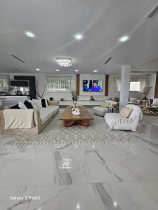 Villas Spacieuse Villa avec piscine : photos des chambres