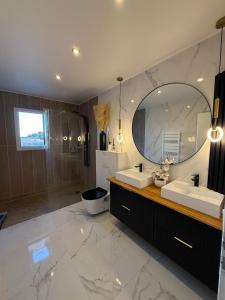 Villas Spacieuse Villa avec piscine : photos des chambres