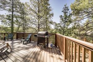 Deck and Scenic Views Munds Park Cabin!