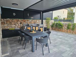 Villa Kaoru brand new Villa with a heated swimming pool