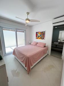 Casa Luxo em Condomínio 5 suítes 100 m da praia Ágata