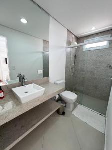 Casa Luxo em Condomínio 5 suítes 100 m da praia Ágata