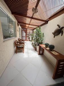 Casa Luxo em Condomínio 5 suítes 100 m da praia Ágata