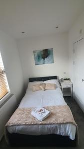 Highfield House - Ensuite, Parking, Wifi, Smart TV, Self Catering - Serving Contractors, Leisure, Santa Pod & Silverstone!!!!