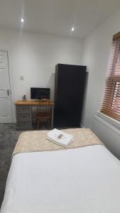 Highfield House - Ensuite, Parking, Wifi, Smart TV, Self Catering - Serving Contractors, Leisure, Santa Pod & Silverstone!!!!