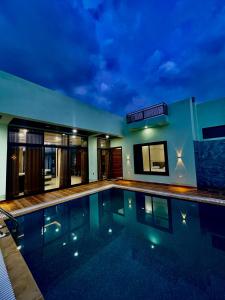 ZenRoofs - Pool Farm House