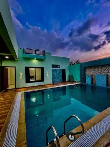 ZenRoofs - Pool Farm House