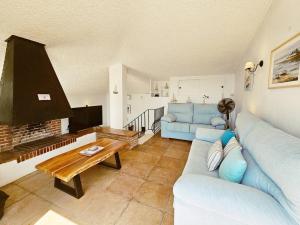 Golden Bay beach house by Lica