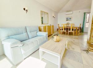 Golden Bay beach house by Lica