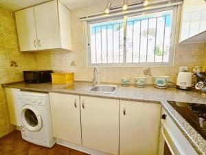 Golden Bay beach house by Lica