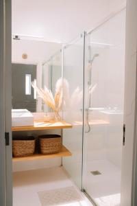 Just Like Home - Guarda Rios