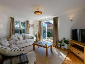3 Bed in Sway 90002