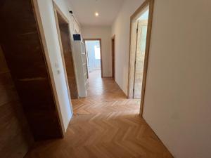Spacious 2BR Apt in Split Center with Balcony