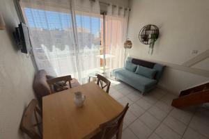 Appartements Pleasant studio with balcony close to the beach : Studio