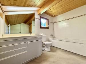 Chalets Chalet Cristal - Chalet de charme avec sauna et superbe vue sur le MOnt Charvin et les Aravis MAE-1154 : photos des chambres
