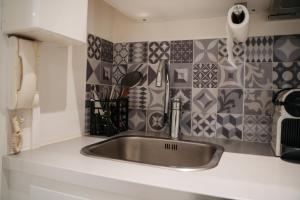 Appartements Escapade a deux ou en teletravail, Studio calme avec Parking gratuit, WiFi rapide, proche ligne 14, Paris centre et Aeroport d-Orly : photos des chambres