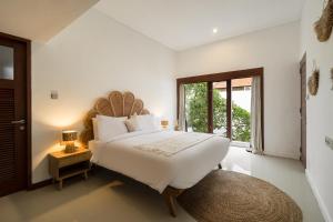 Villa Zambrud Sanur Elegant Tropical Villa with Private Pool & Garden and Garage