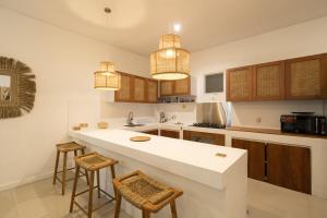 Villa Zambrud Sanur Elegant Tropical Villa with Private Pool & Garden and Garage