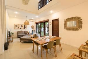 Villa Zambrud Sanur Elegant Tropical Villa with Private Pool & Garden and Garage