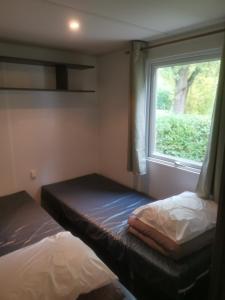 Campings Mobilhomes 6 & 4 pers a Ivry La Bataille Clim TV Wifi terrasse & confort Paris Eure Gestion : photos des chambres