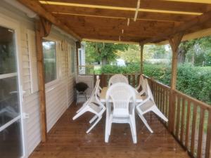 Campings Mobilhomes 6 & 4 pers a Ivry La Bataille Clim TV Wifi terrasse & confort Paris Eure Gestion : photos des chambres