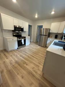 Short Walk to Niagara Falls 6 Bedrooms